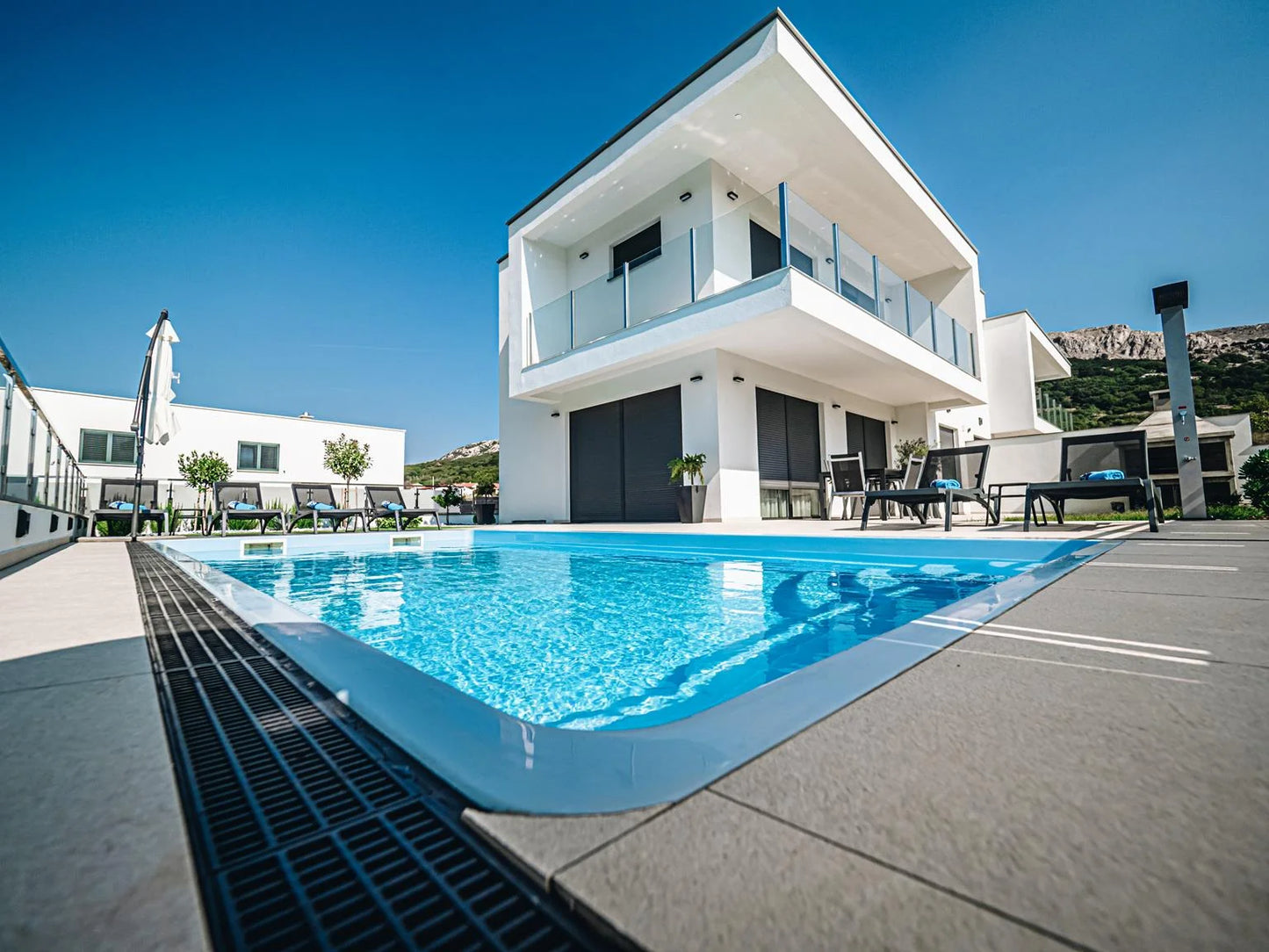 Glasfiberpool Aruba 700 7,20m x 3,70m x 1,50m